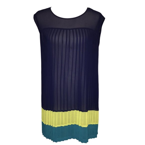 Romeo & Juliet Couture Dresses & Skirts - Romeo & Juliet Couture Pleated Mini Dress - Small